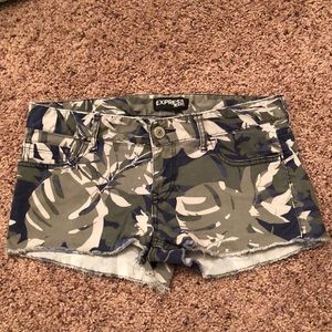 Express Shorts